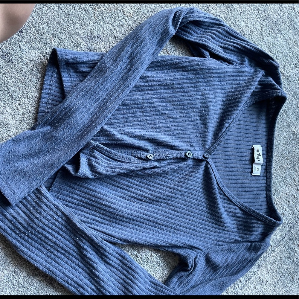 Blue long sleeve crop top